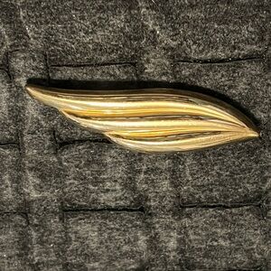 Vintage Gold Tone Leaf Brooch Pin